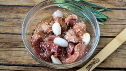 тайский шашлычок на шпажках