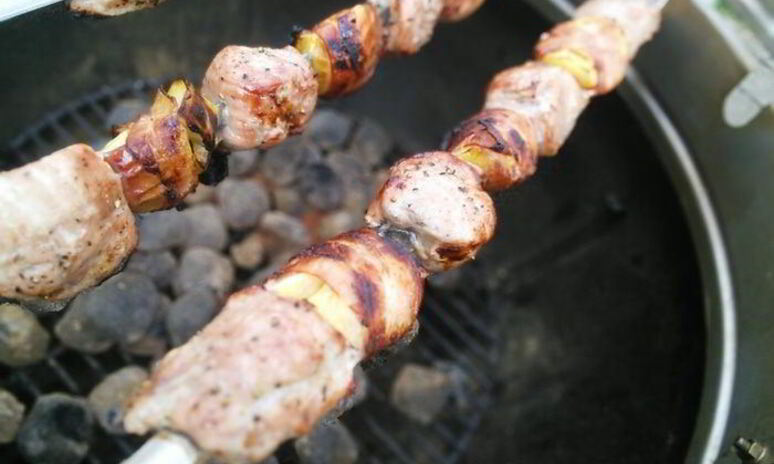 Рецепт яблок в беконе к шашлыку