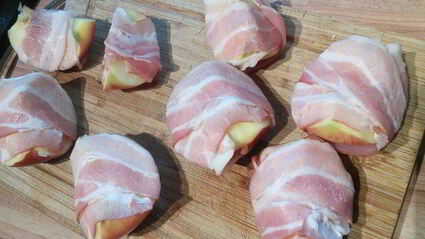 яблоки в беконе к шашлыку