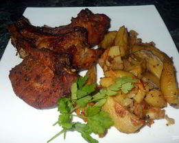 Нежные стейки из свинины с чесноком в духовке