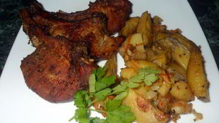 Нежные стейки из свинины с чесноком в духовке