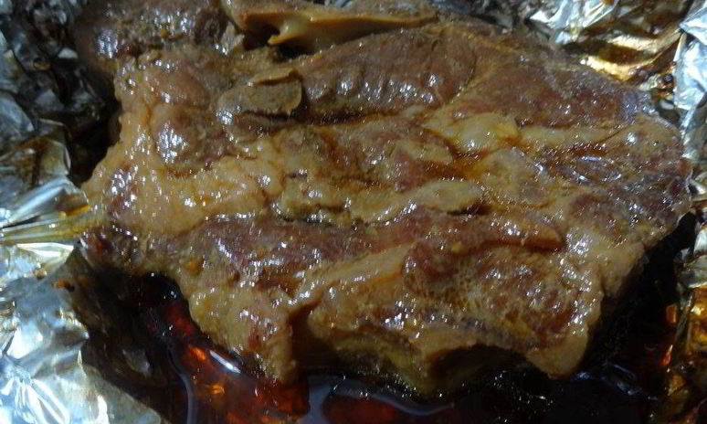 Рецепт нежных свиных стейков, запеченных в духовке