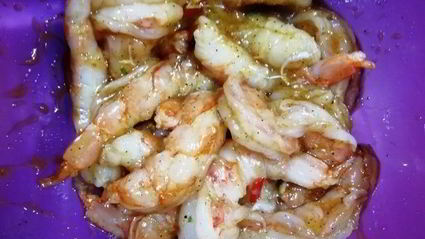 праздничный ужин из булгура с креветками и стейком