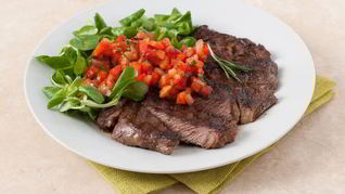 Стейк из австралийской мраморной говядины с чили сальсой