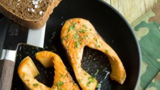 Стейк из лосося с пряностями