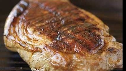 стейк портерхаус с маслом из красного вина