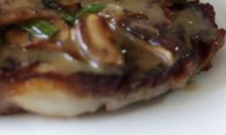 Рецепт стейка с грибным соусом