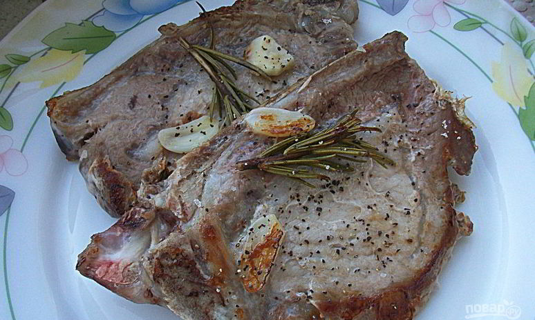 Рецепт стейка с розмарином на сковороде