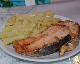 Стейк семги в чесночном соусе