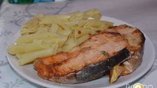 Стейк семги в чесночном соусе