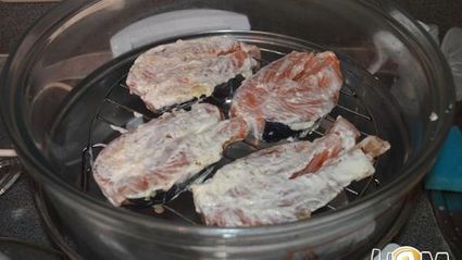 стейк семги в чесночном соусе