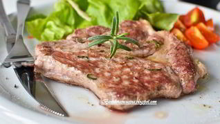 Стейк в маринаде из розмарина и чеснока