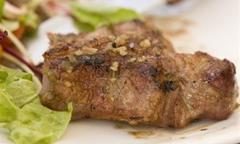 Рецепт стейков из говядины с лимонным соком и травами