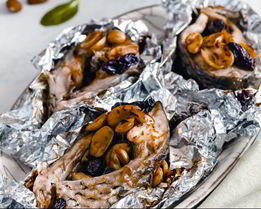 Стейки из карпа с изюмом и миндалем