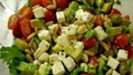 стейки из семги, маринованные в дижонской горчице с зеленым салатом