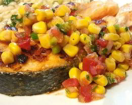 Стейки лосося с сальсой из кукурузы