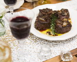 Стейки с жареным луком-шалот