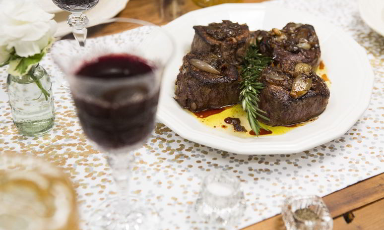 Рецепт стейков с жареным луком-шалот