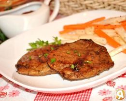 Свиной стейк-гриль с ароматными травами