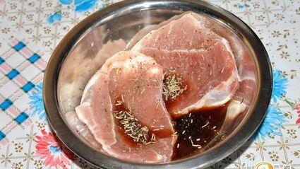 свиной стейк-гриль с ароматными травами