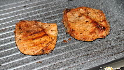 свиной стейк-гриль с ароматными травами