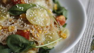 Стеклянная лапша с кукурузой и имбирным соусом