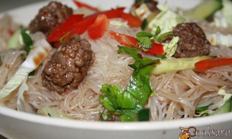 Рецепт фунчозы с говяжьими тефтельками и овощами