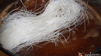 фунчоза с говяжьими тефтельками и овощами