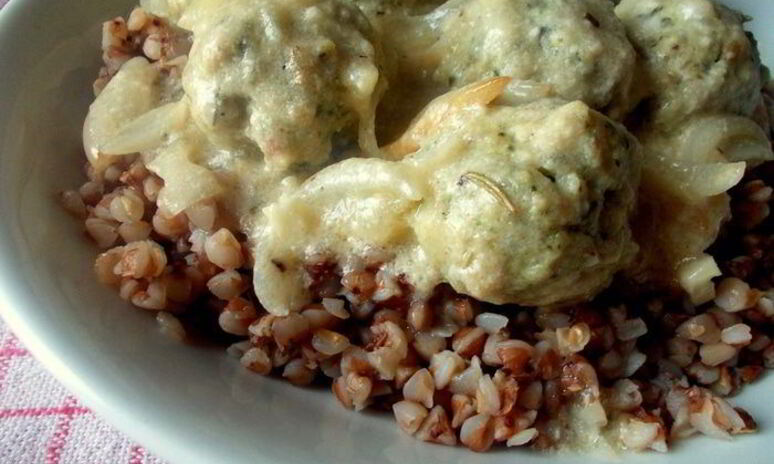 Рецепт куриных тефтелей со шпинатом и творогом