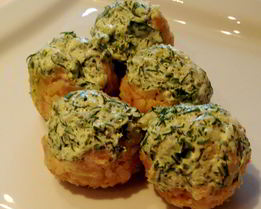 Легкие куриные тефтели на пару со сметанно-чесночным соусом