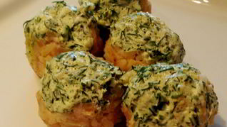 Легкие куриные тефтели на пару со сметанно-чесночным соусом