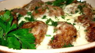 Мясные тефтели под сливочно-молочным соусом
