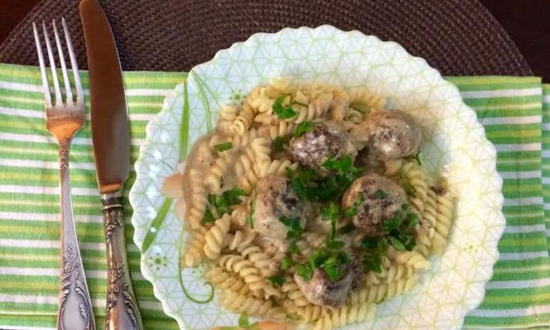 Рецепт нежных тефтелей в сливочном соусе