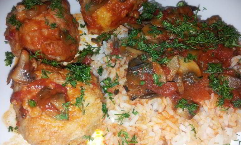 Рецепт рыбных тефтелей в томатном соусе с рисом