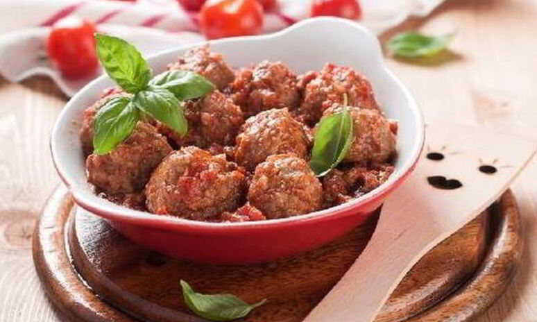 Рецепт сочных тефтелек в сливочно-томатном соусе