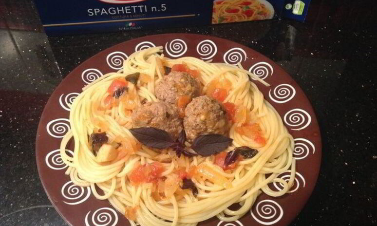 Рецепт спагетти с тефтельками с кедровыми орешками