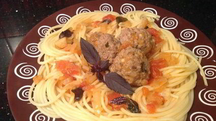 спагетти с тефтельками с кедровыми орешками