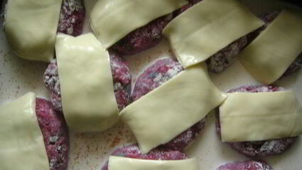 свекольно-мясные тефтели с грибной начинкой