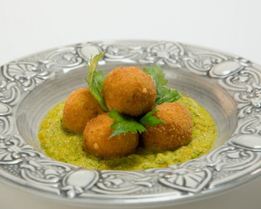 Тефтели из сельдерея с овощным соусом