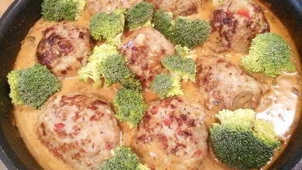 тефтели охотничьи в грибном соусе