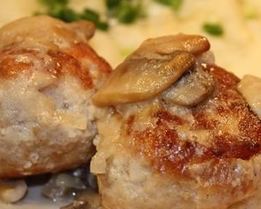 Тефтели под грибным соусом