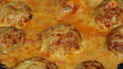 тефтели под сметанным соусом в духовке