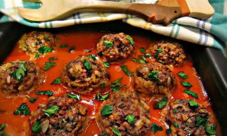 Рецепт тефтелей с грибами в томатном соусе