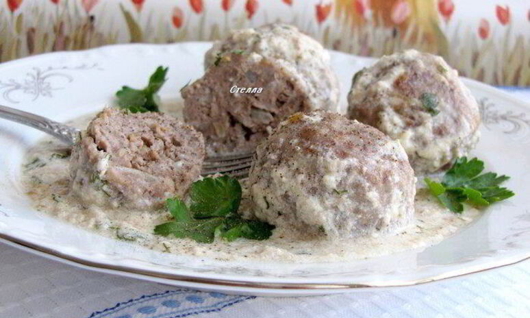 Рецепт тефтелей с кедровыми орешками в сливочном соусе