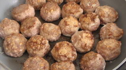 тефтели с кедровыми орешками в сливочном соусе