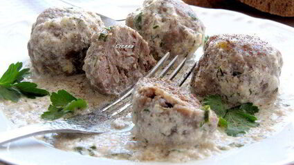 тефтели с кедровыми орешками в сливочном соусе