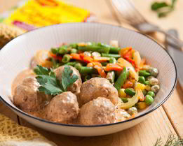 Тефтели с сыром в сливочно-томатном соусе