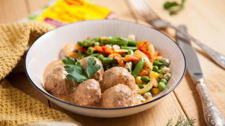 Тефтели с сыром в сливочно-томатном соусе