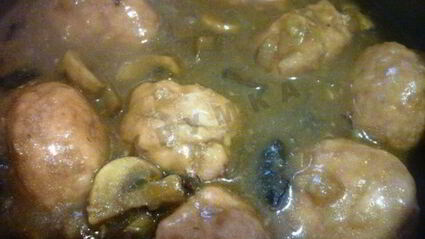 тефтели с тыквенным пюре под грибным соусом