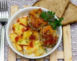 Тефтели, тушенные с картофелем